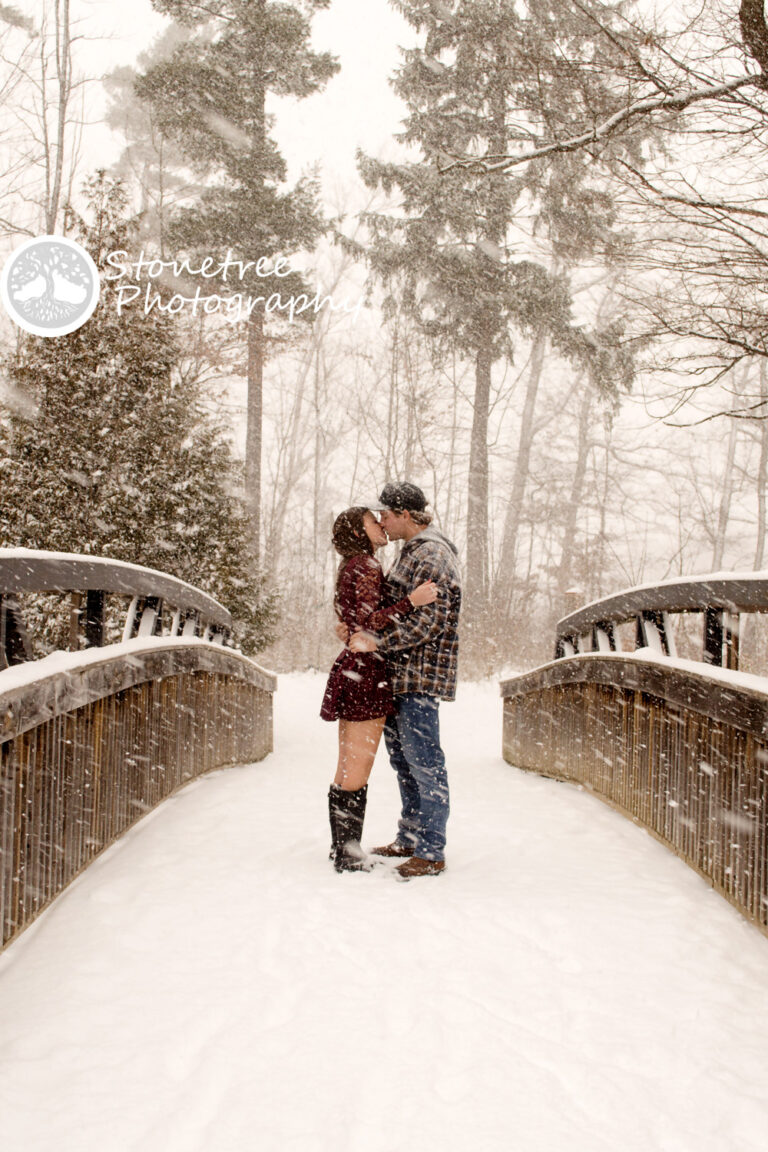 Kyla and Curtis | Christmas Mini Session ?